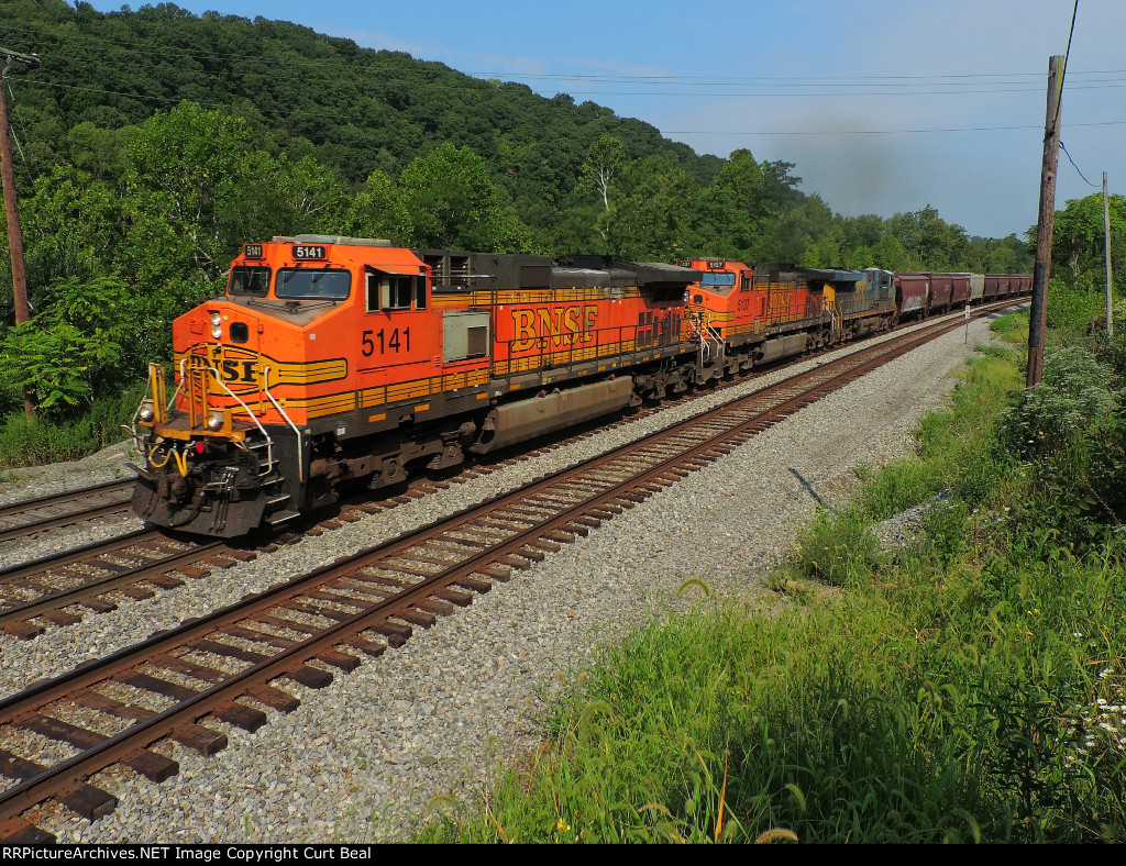 BNSF 5141, BNSF 5137, CSXT 5428 